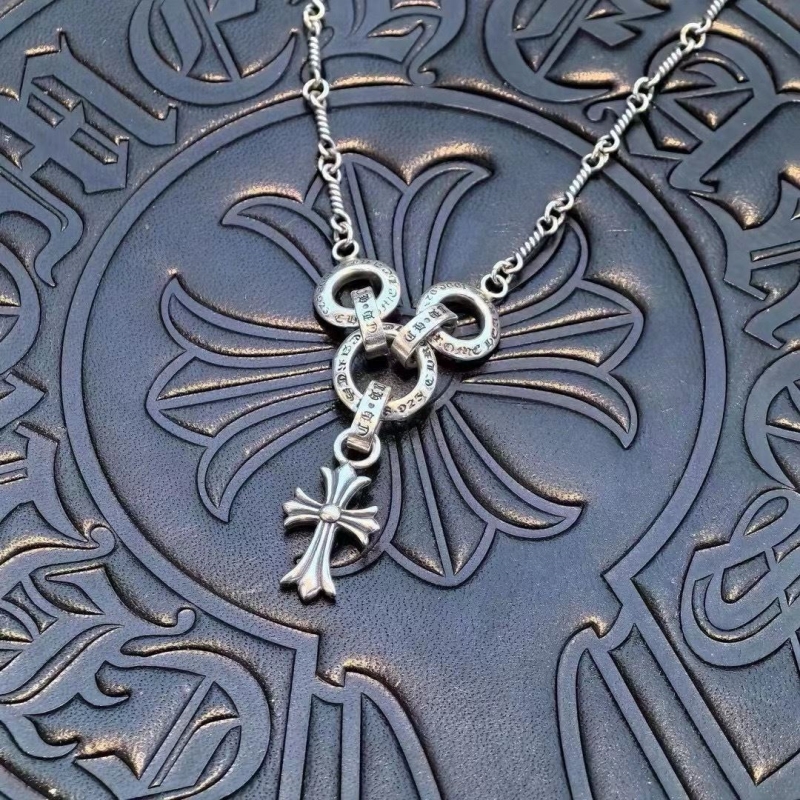 Ch*0me He**ts necklaces